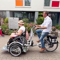 Rollstuhl-Rikscha